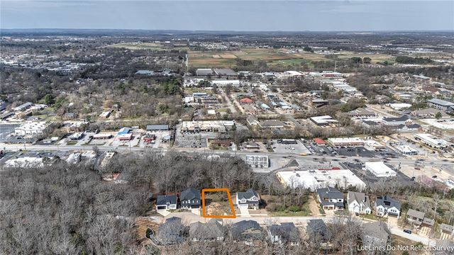 2221 N Marks Mill Lane, Fayetteville, AR 72703