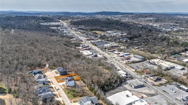 2221 N Marks Mill Lane, Fayetteville, AR 72703