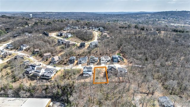 2221 N Marks Mill Lane, Fayetteville, AR 72703