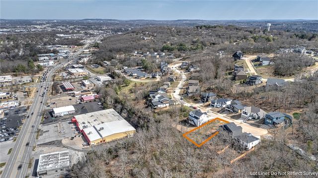 2221 N Marks Mill Lane, Fayetteville, AR 72703