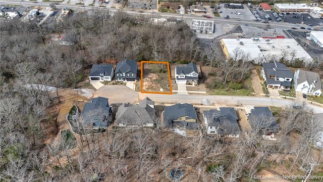 2221 N Marks Mill Lane, Fayetteville, AR 72703