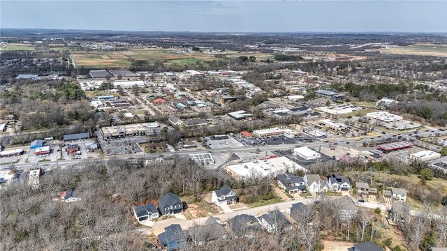 2221 N Marks Mill Lane, Fayetteville, AR 72703