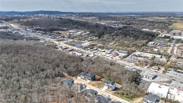 2221 N Marks Mill Lane, Fayetteville, AR 72703