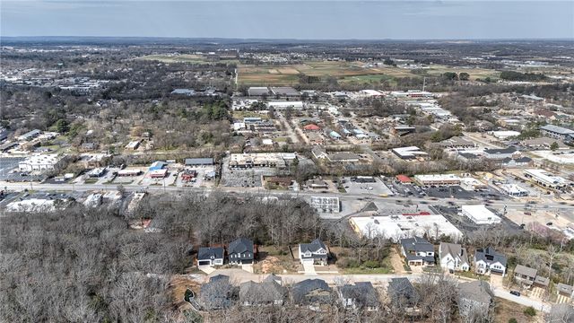 2221 N Marks Mill Lane, Fayetteville, AR 72703