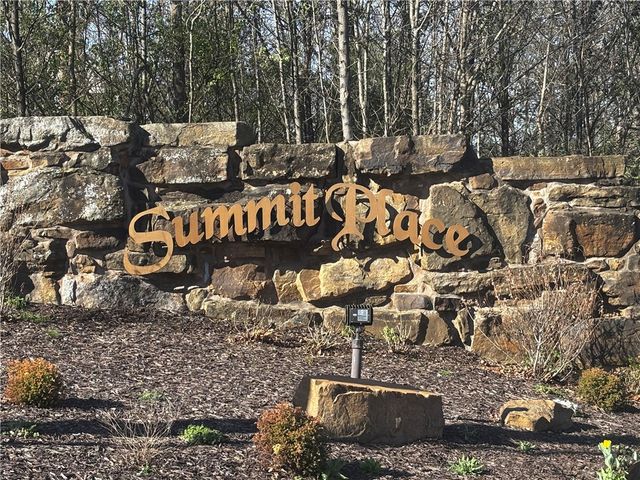 2221 N Marks Mill Lane, Fayetteville, AR 72703