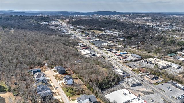 2221 N Marks Mill Lane, Fayetteville, AR 72703