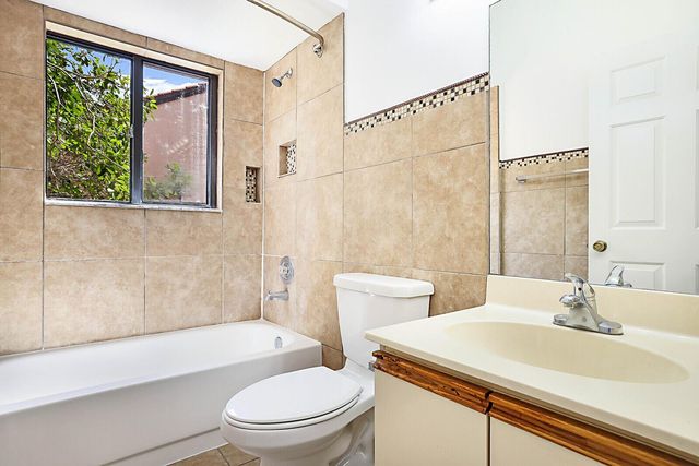 9 Vía De Casas Sur 203, Boynton Beach, FL 33426
