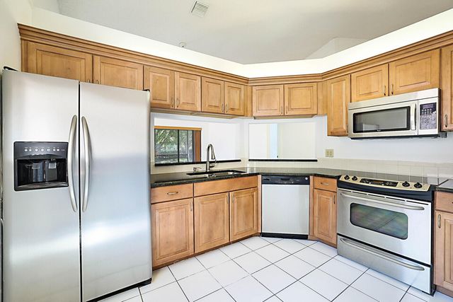9 Vía De Casas Sur 203, Boynton Beach, FL 33426