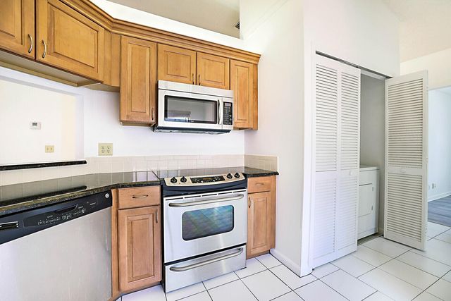 9 Vía De Casas Sur 203, Boynton Beach, FL 33426