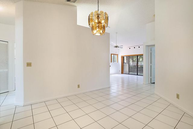 9 Vía De Casas Sur 203, Boynton Beach, FL 33426