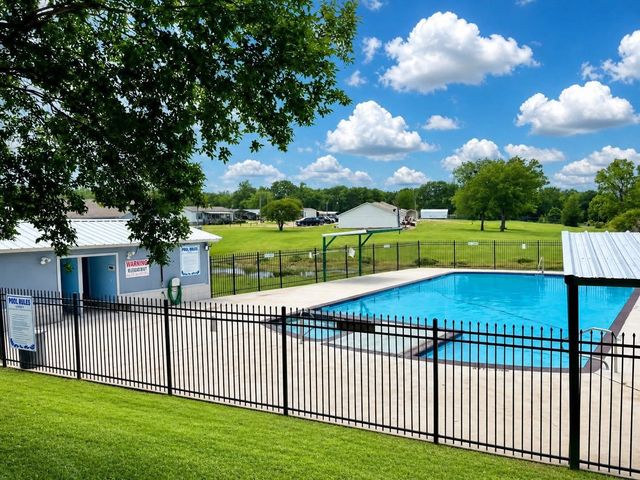 273 Holiday Village Drive, Quitman, TX 75783