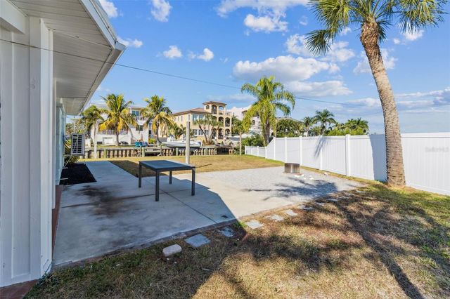 1733 BAYOU GRANDE BOULEVARD NE, St Petersburg, FL 33703