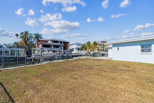 1733 BAYOU GRANDE BOULEVARD NE, St Petersburg, FL 33703