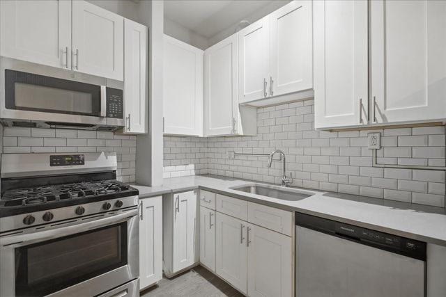 5020 S Blackstone Avenue 204, Chicago, IL 60615