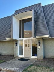 714 La Fontenay Ct, Louisville, KY 40223