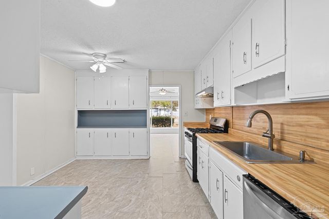 3355 Seabrook St, Pensacola, FL 32505