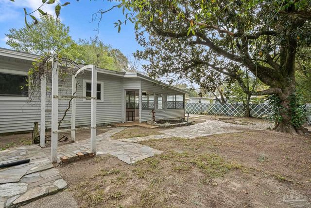 3355 Seabrook St, Pensacola, FL 32505