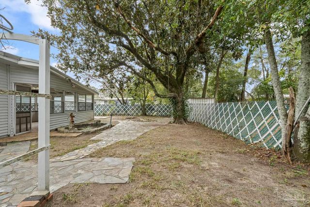 3355 Seabrook St, Pensacola, FL 32505
