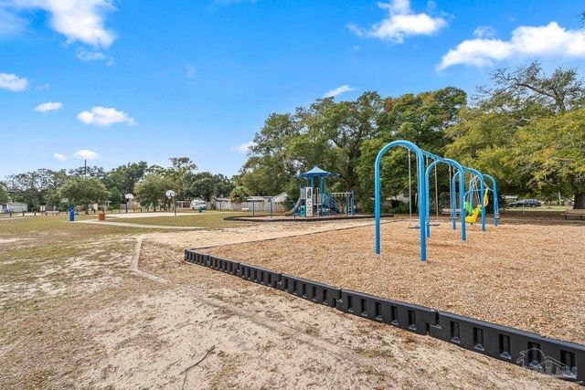 3355 Seabrook St, Pensacola, FL 32505