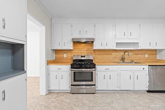 3355 Seabrook St, Pensacola, FL 32505