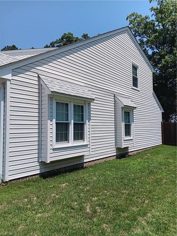 211 Crestwood CT, Yorktown, VA 23692