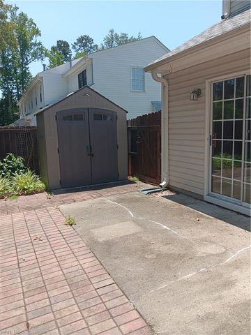 211 Crestwood CT, Yorktown, VA 23692