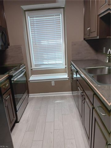 211 Crestwood CT, Yorktown, VA 23692