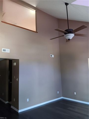 211 Crestwood CT, Yorktown, VA 23692
