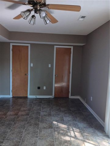 211 Crestwood CT, Yorktown, VA 23692