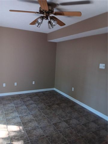 211 Crestwood CT, Yorktown, VA 23692