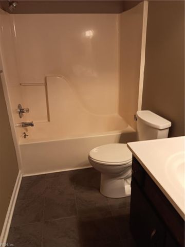 211 Crestwood CT, Yorktown, VA 23692