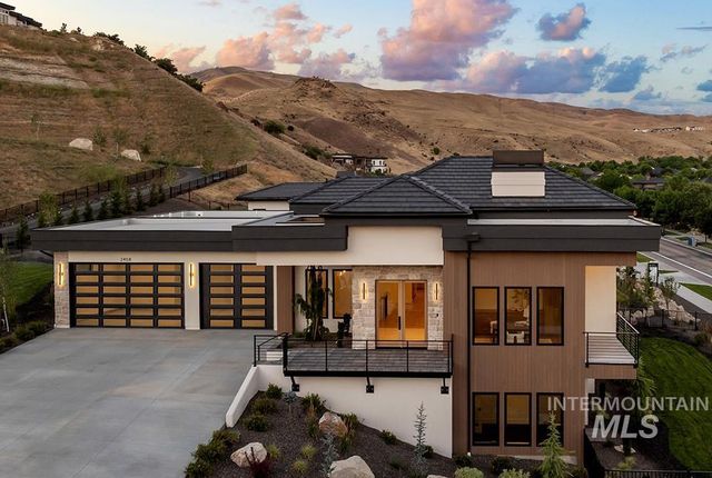 2458 S Globe Ln, Boise, ID 83716