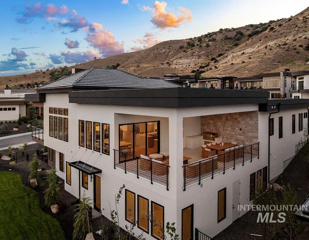 2458 S Globe Ln, Boise, ID 83716