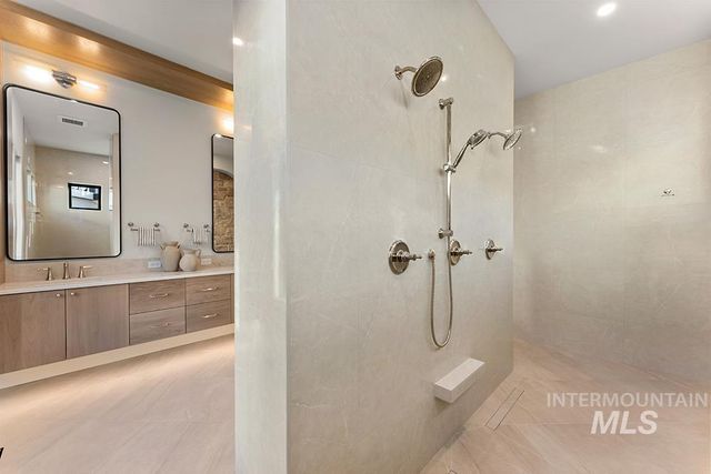 2458 S Globe Ln, Boise, ID 83716