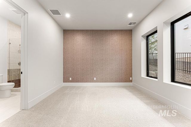 2458 S Globe Ln, Boise, ID 83716