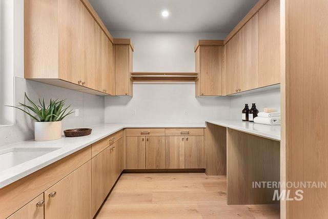 2458 S Globe Ln, Boise, ID 83716