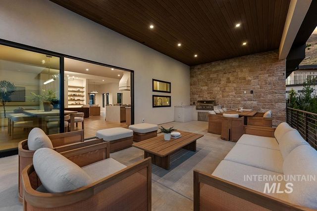 2458 S Globe Ln, Boise, ID 83716