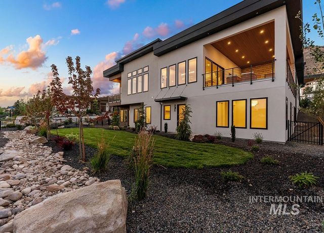 2458 S Globe Ln, Boise, ID 83716