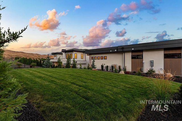 2458 S Globe Ln, Boise, ID 83716