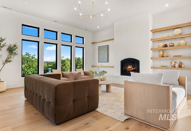 2458 S Globe Ln, Boise, ID 83716
