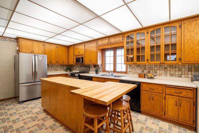 827 Oakland AVENUE, Waukesha, WI 53186