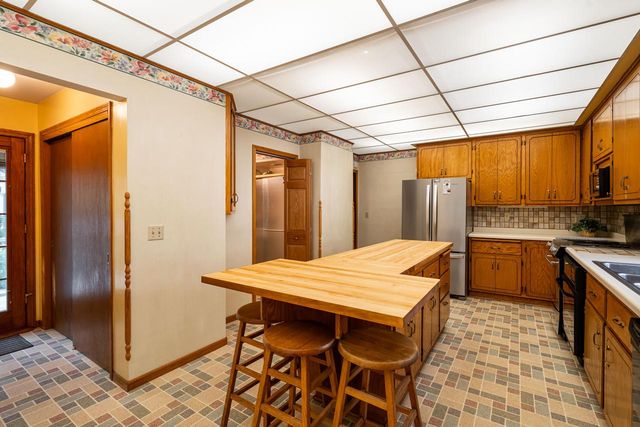 827 Oakland AVENUE, Waukesha, WI 53186