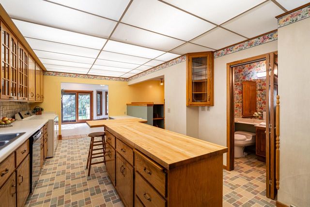 827 Oakland AVENUE, Waukesha, WI 53186