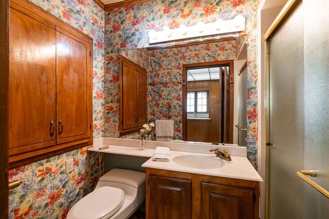 827 Oakland AVENUE, Waukesha, WI 53186