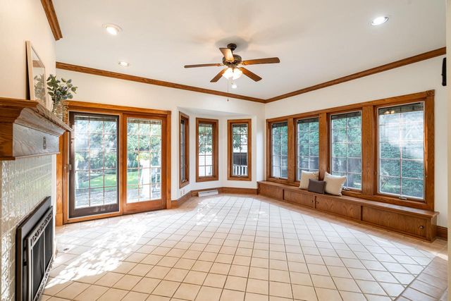 827 Oakland AVENUE, Waukesha, WI 53186