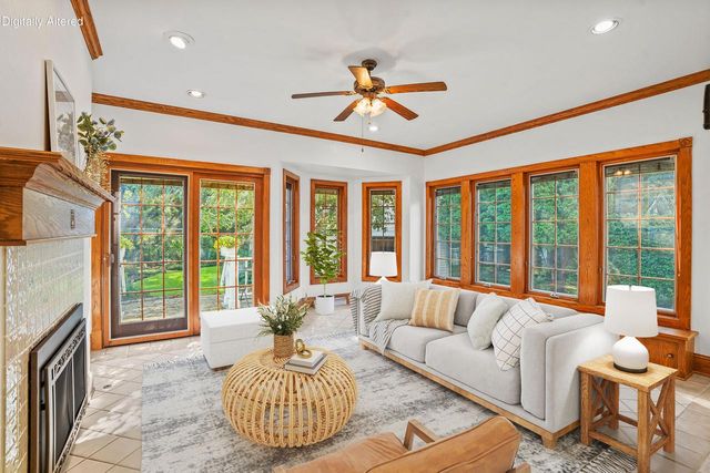 827 Oakland AVENUE, Waukesha, WI 53186