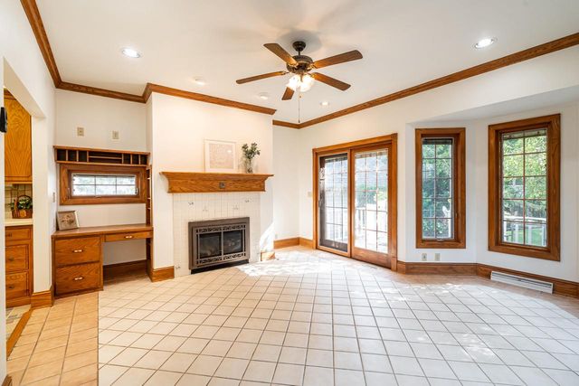 827 Oakland AVENUE, Waukesha, WI 53186