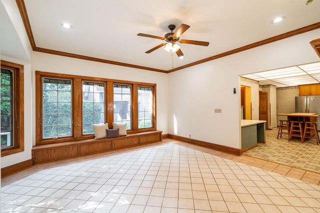 827 Oakland AVENUE, Waukesha, WI 53186