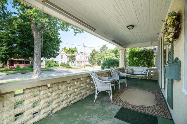 827 Oakland AVENUE, Waukesha, WI 53186