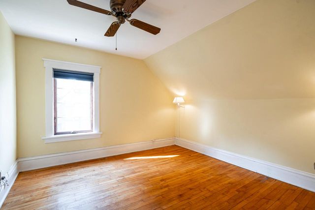 827 Oakland AVENUE, Waukesha, WI 53186